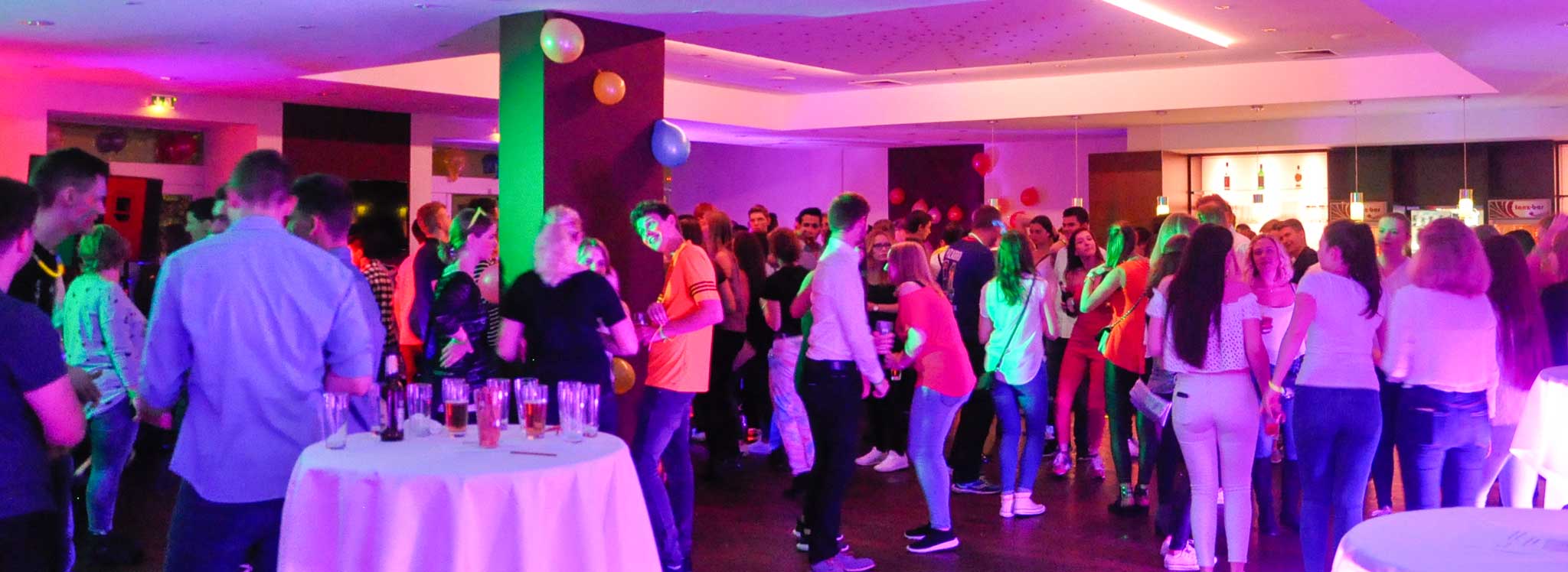 Neonparty: Ein bisschen »Zwang« muss sein